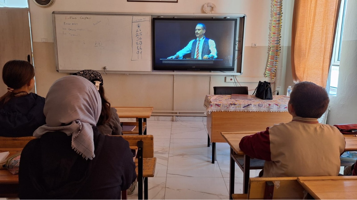 DERSİMİZ CUMHURİYET'E DOĞRU FİLMİNİ İZLEDİK